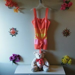 Ladies strappy sleeveless top w/belt